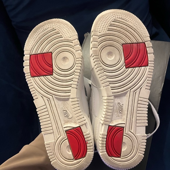 Nike Air Force 1 Special Edition - Picture 8 of 8